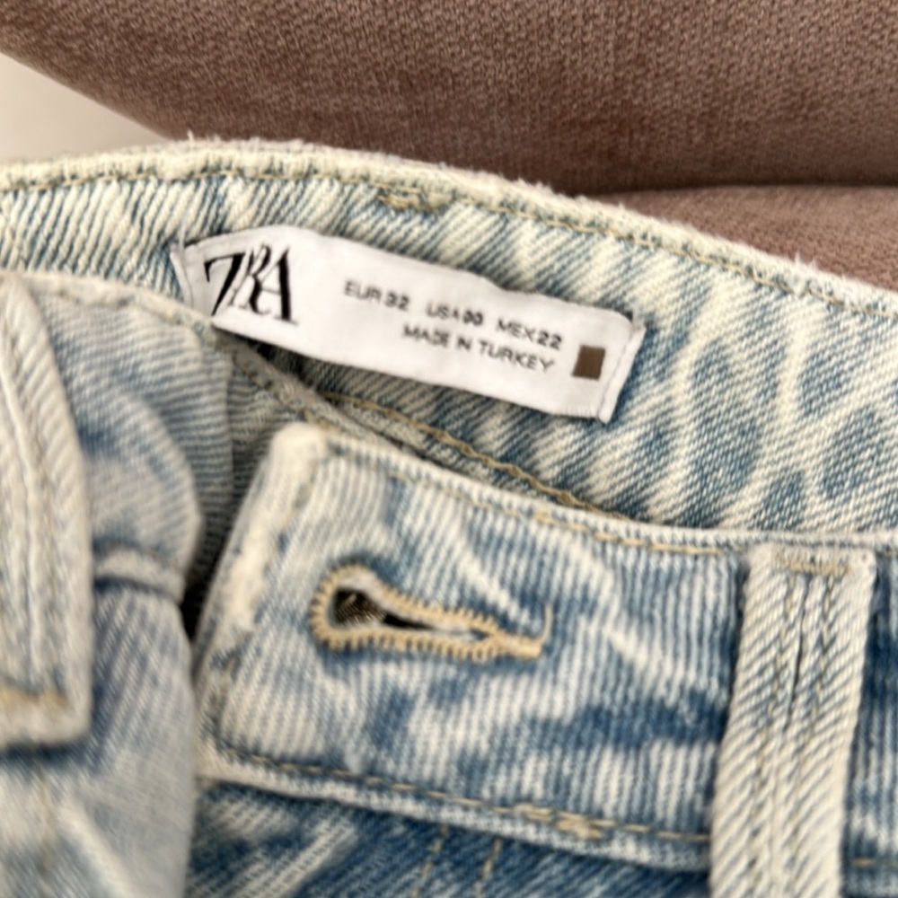 Distressed Jeans - Picture 7 of 7
